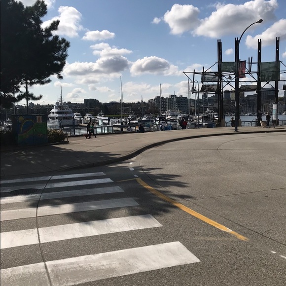 Meet your Posher, Andrea - Picture 4 of 15